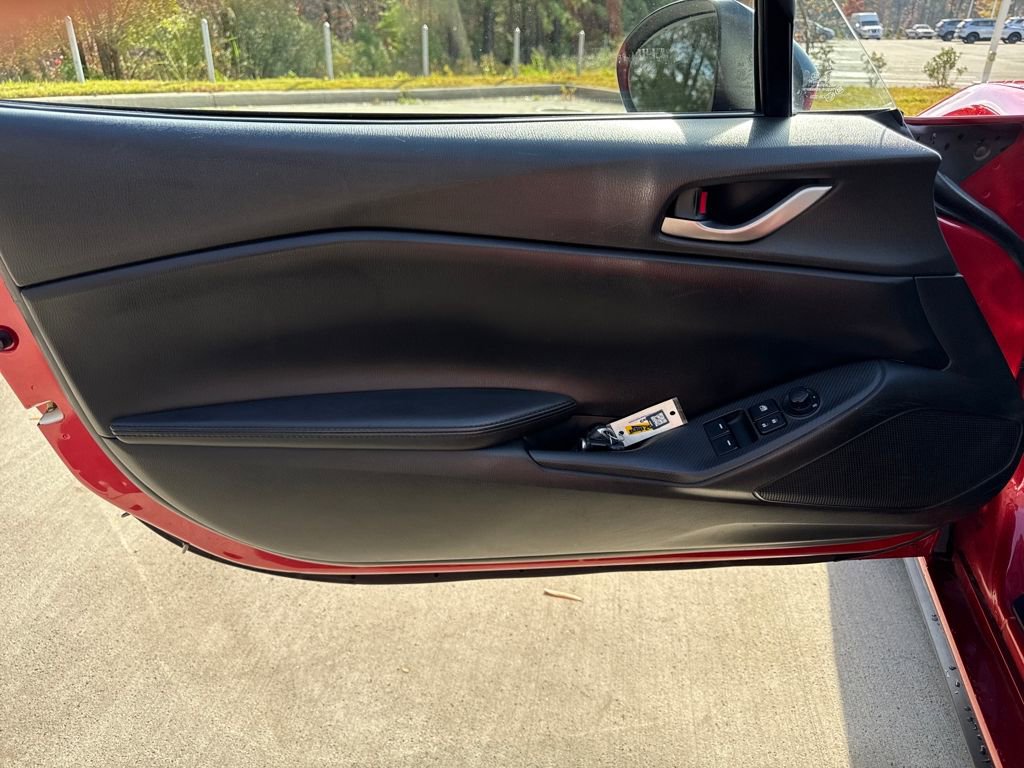 Used 2019 MAZDA MX-5 Miata Sport w/ I-ACTIVSENSE Sport Package image 14