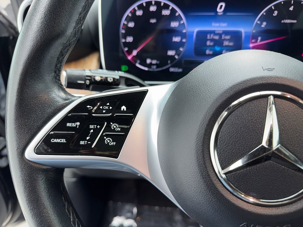 Used 2024 Mercedes-Benz GLC 300 image 26