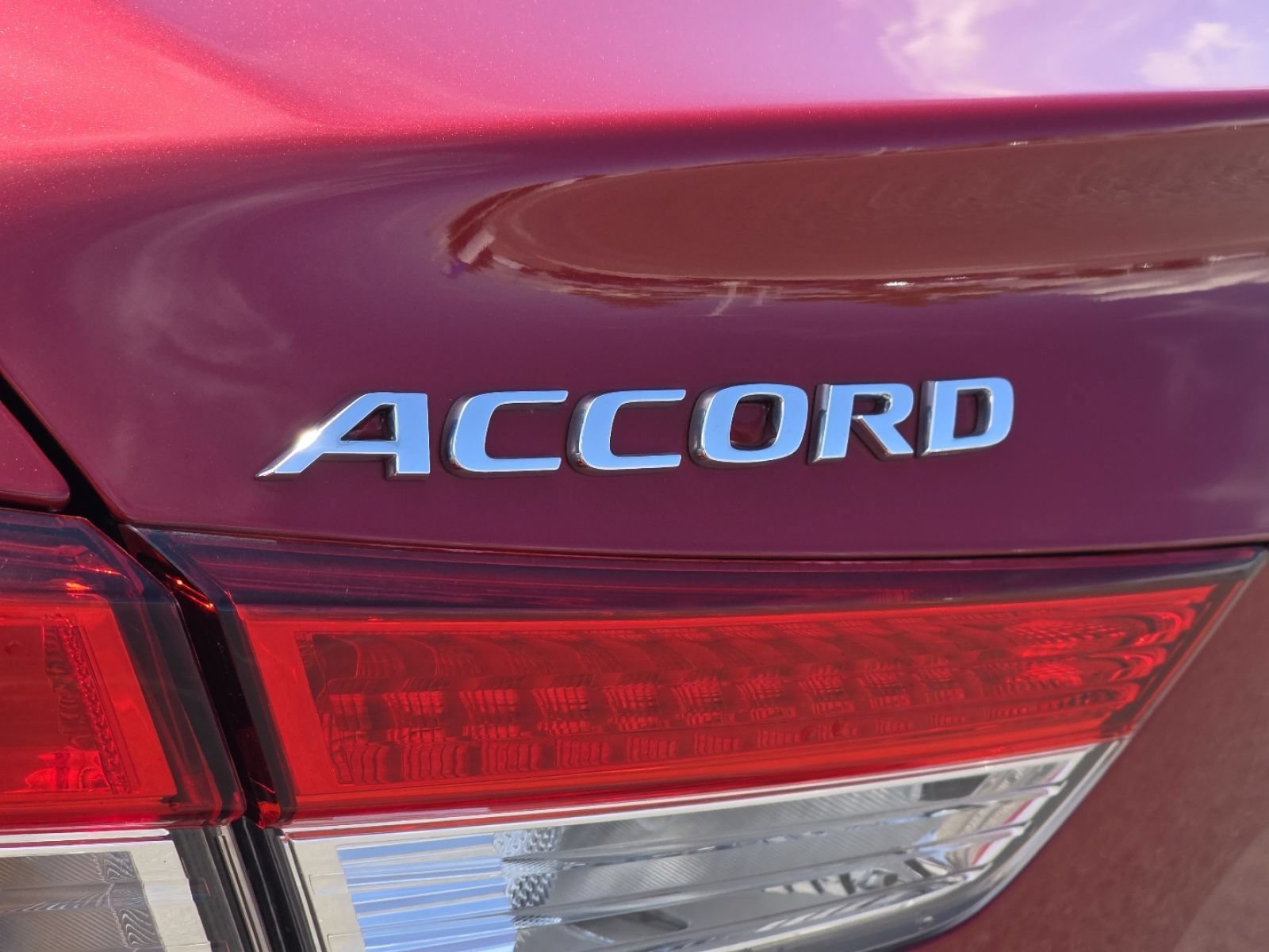 Used 2018 Honda Accord EX image 18