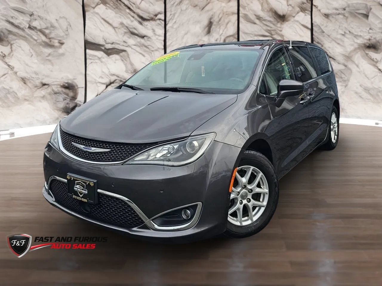 Used 2020 Chrysler Pacifica Touring w/ Advanced Safetytec Group FWD image 3