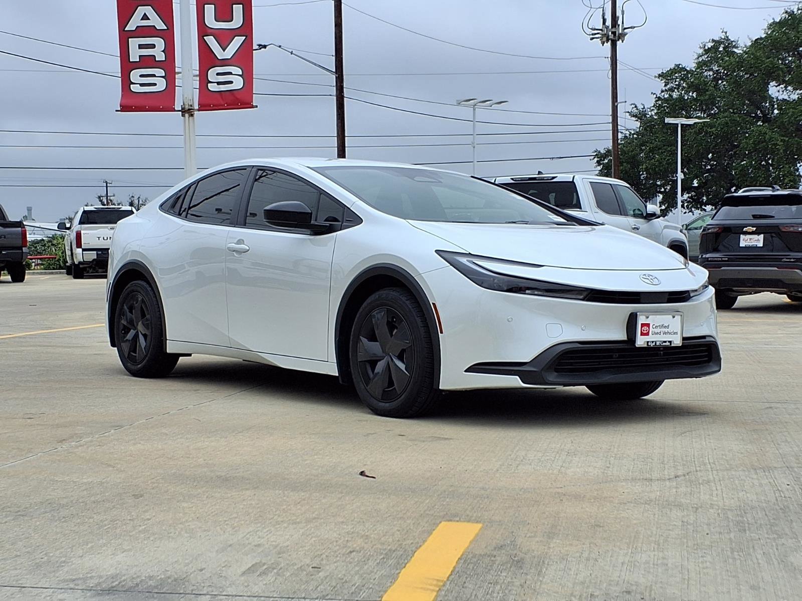 Used 2026 Toyota Prius LE FWD image 3