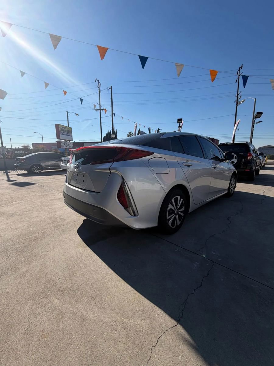Used 2018 Toyota Prius Prime Plus image 9