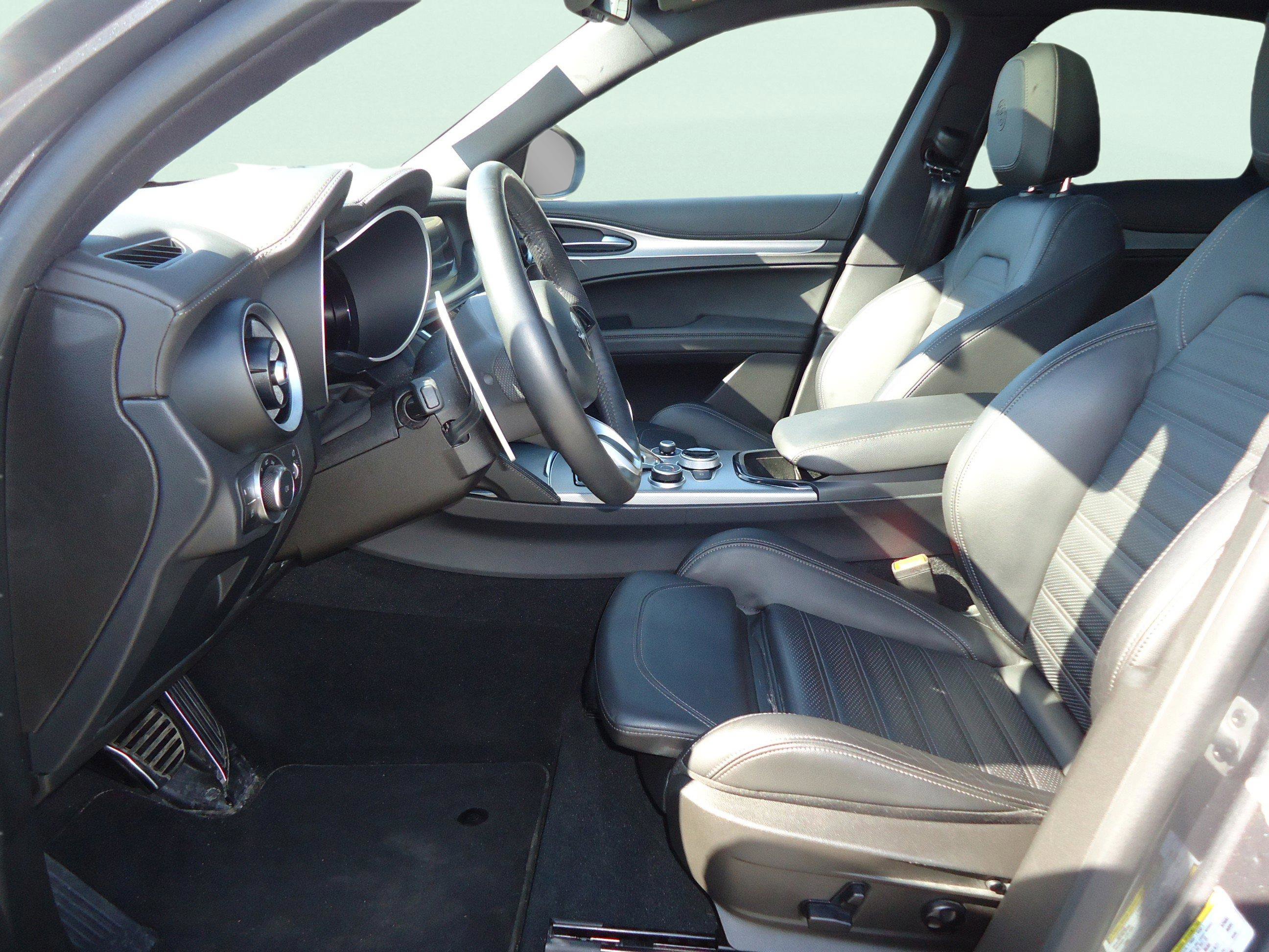 Used 2024 Alfa Romeo Stelvio Veloce AWD/4WD image 26