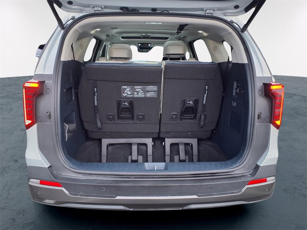 Used 2025 Kia Carnival SX Prestige image 9