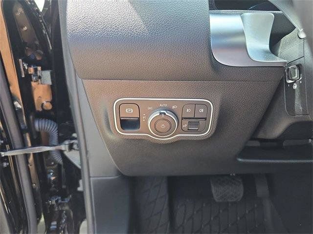 Used 2026 Mercedes-Benz GLB 250 4MATIC image 38