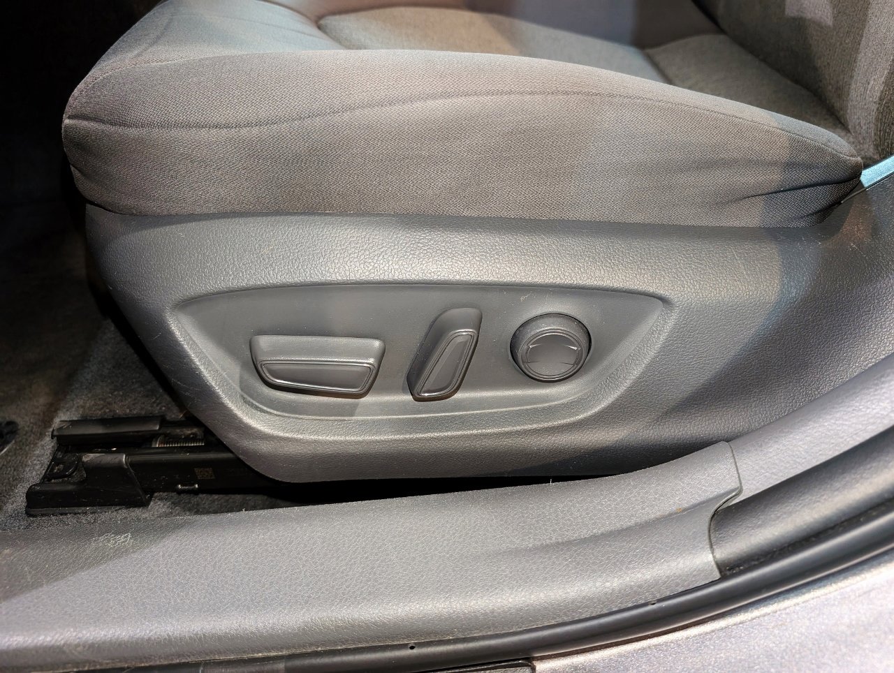 Used 2018 Toyota Camry LE image 16