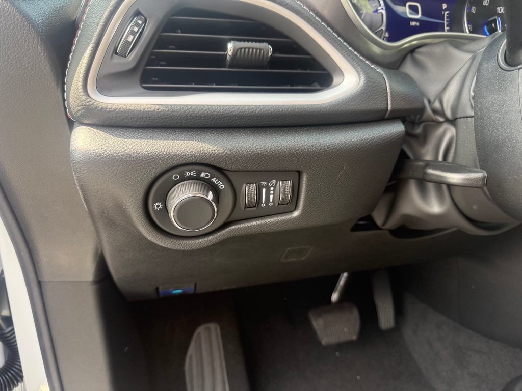 New 2027 Chrysler Pacifica Select FWD image 18