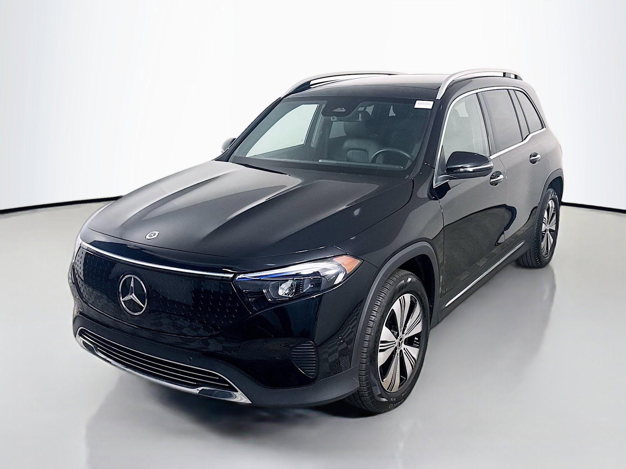 Used 2024 Mercedes-Benz EQB 300 4MATIC image 4