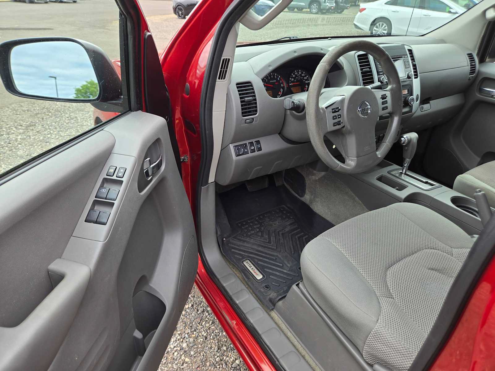 Used 2015 Nissan Frontier SV w/ SV Value Truck Package AWD/4WD image 20