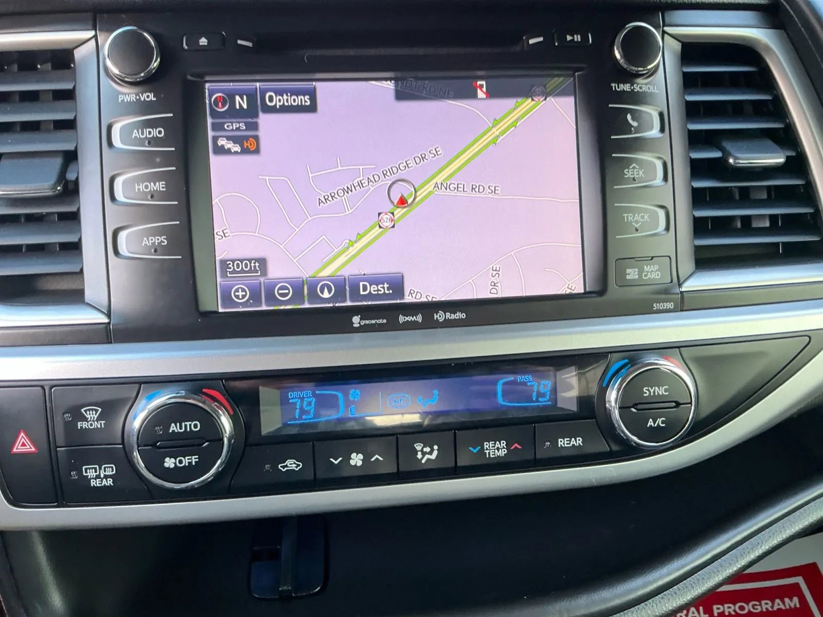 Used 2019 Toyota Highlander SE image 34