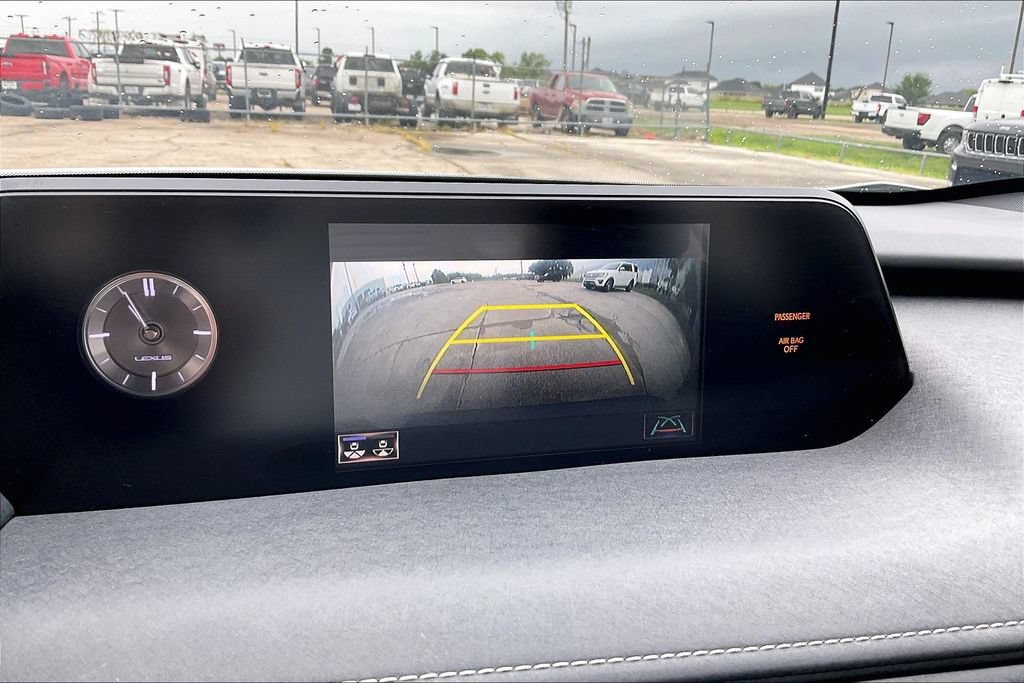 Used 2019 Lexus UX 200 w/ Premium Package FWD image 13