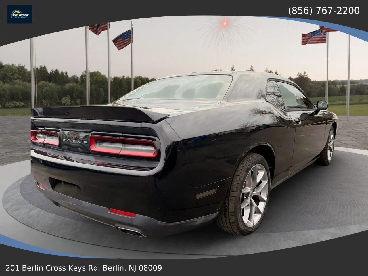 Used 2015 Dodge Challenger SXT RWD image 7
