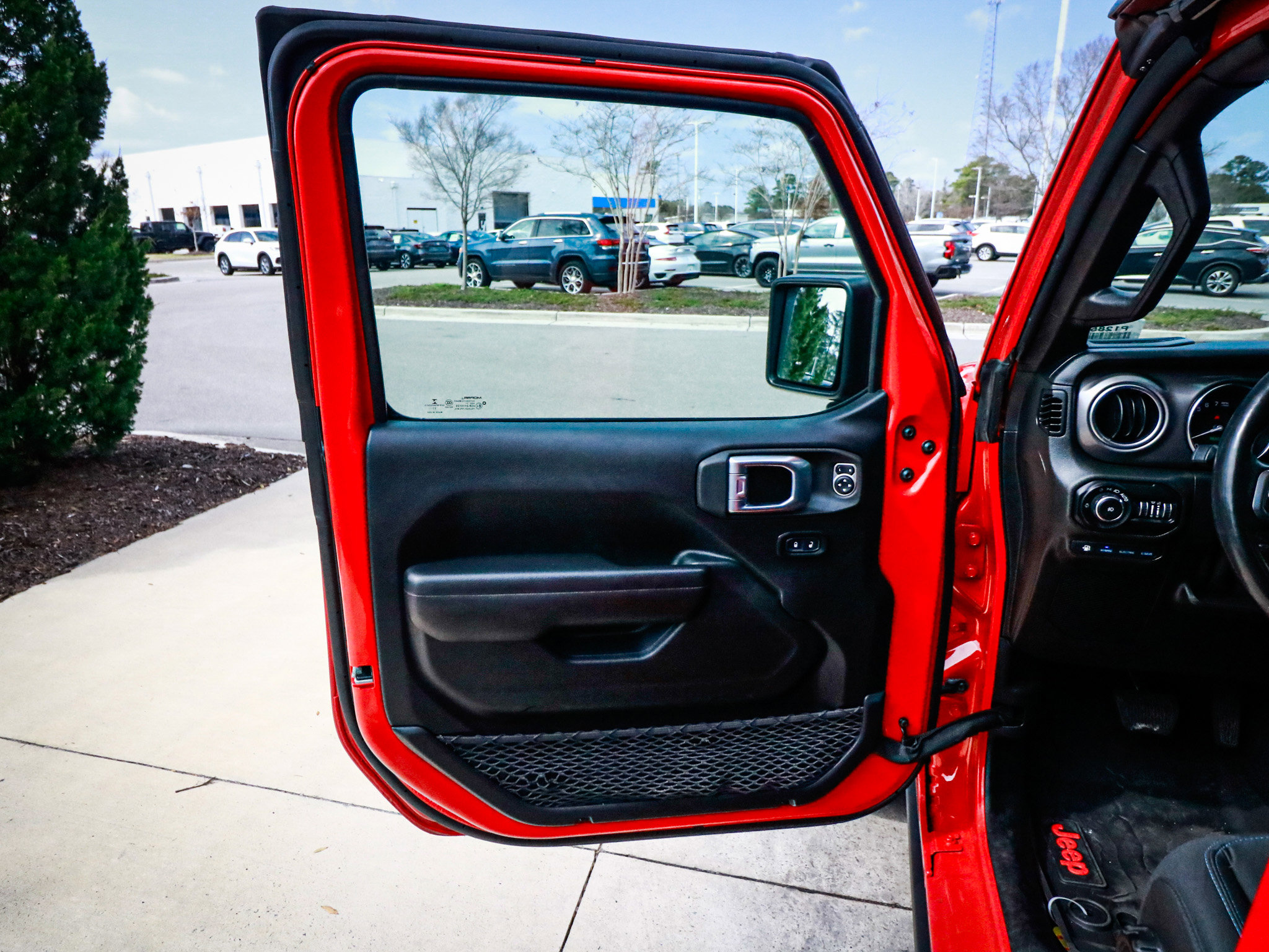 Used 2021 Jeep Wrangler Unlimited Rubicon 4xe w/ Dual Top Group AWD/4WD image 15
