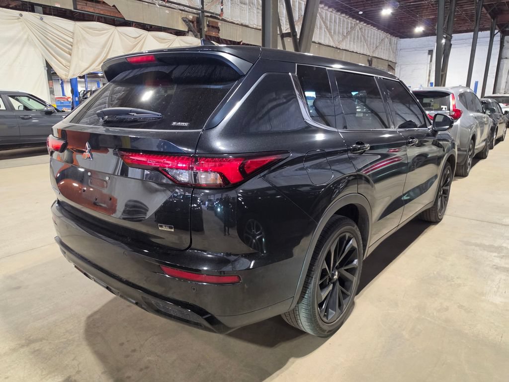 Used 2024 Mitsubishi Outlander SE Black Edition AWD/4WD image 2