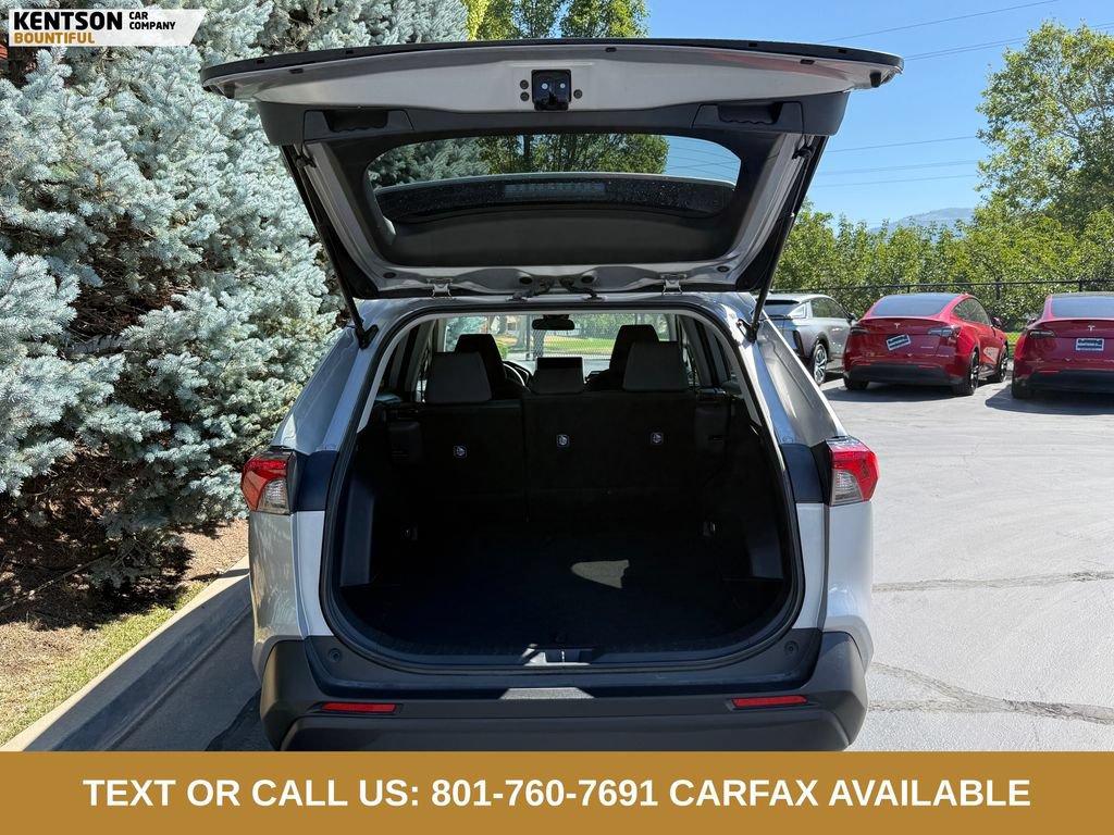 Used 2025 Toyota RAV4 XLE AWD/4WD image 31