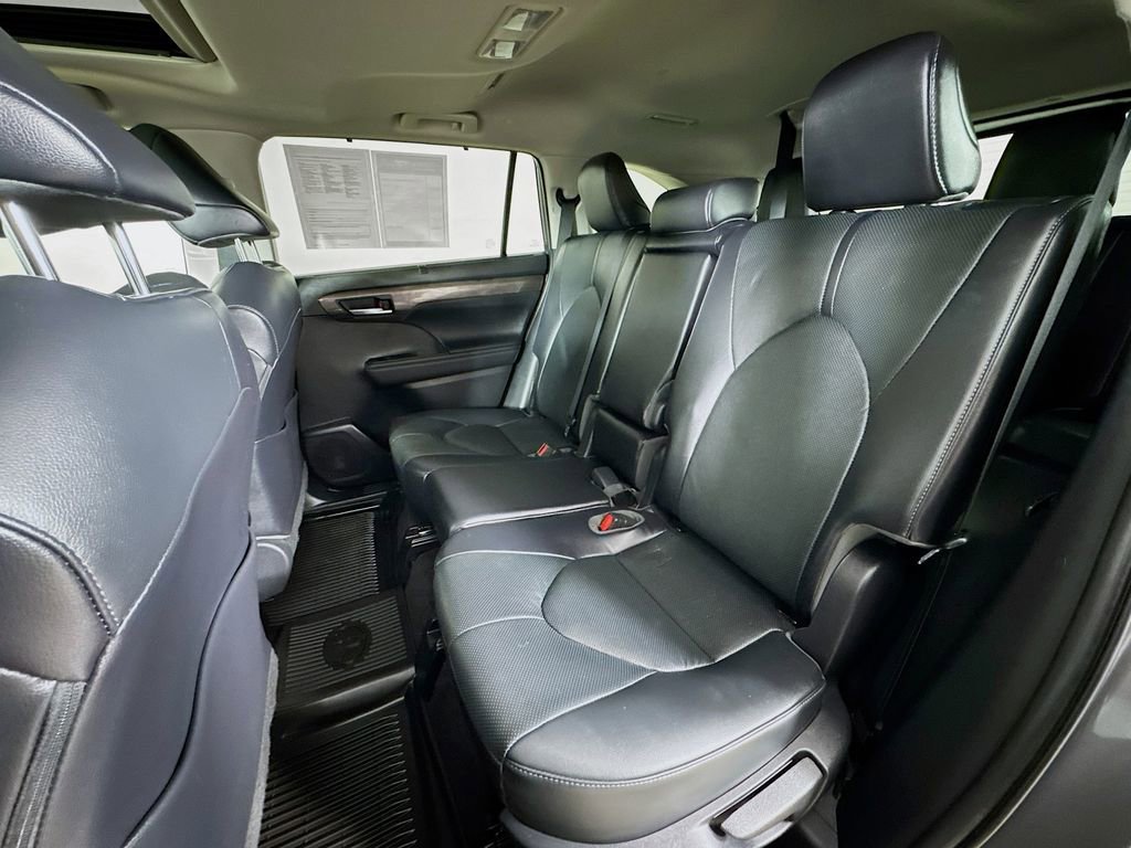 Used 2023 Toyota Highlander Limited AWD/4WD image 23