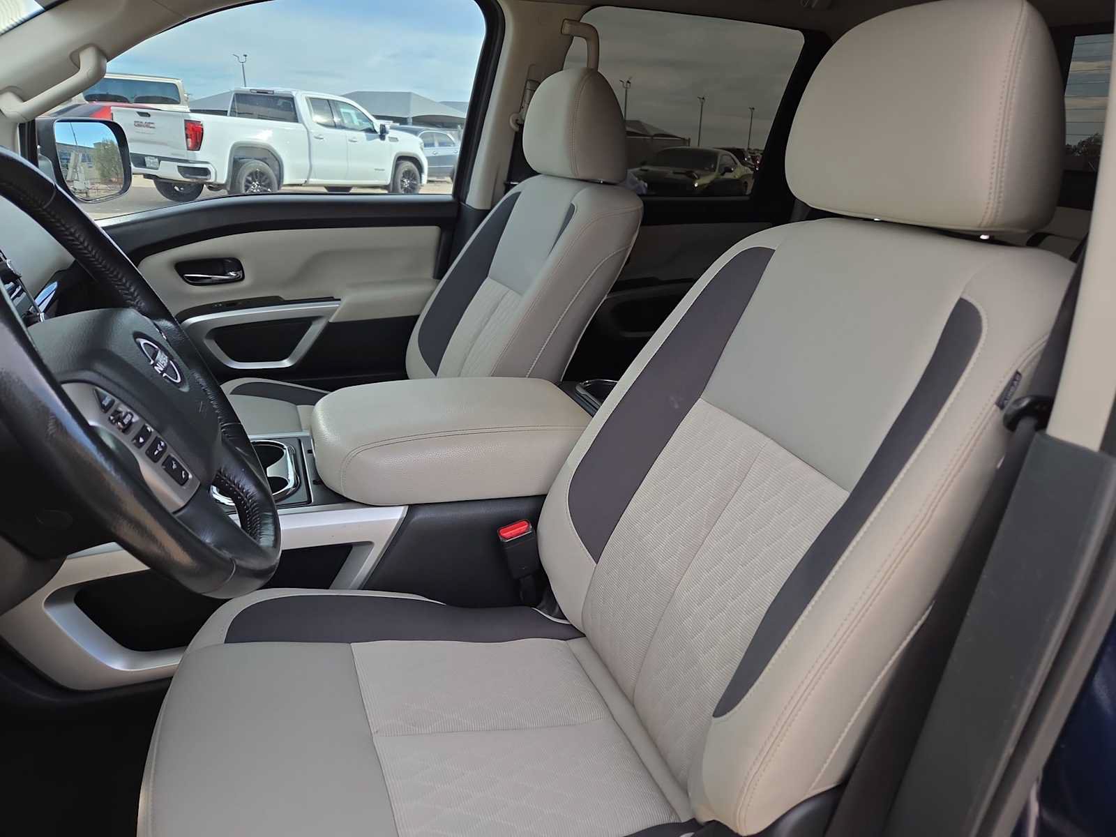 Used 2023 Nissan Titan SV w/ SV Convenience Package RWD image 15