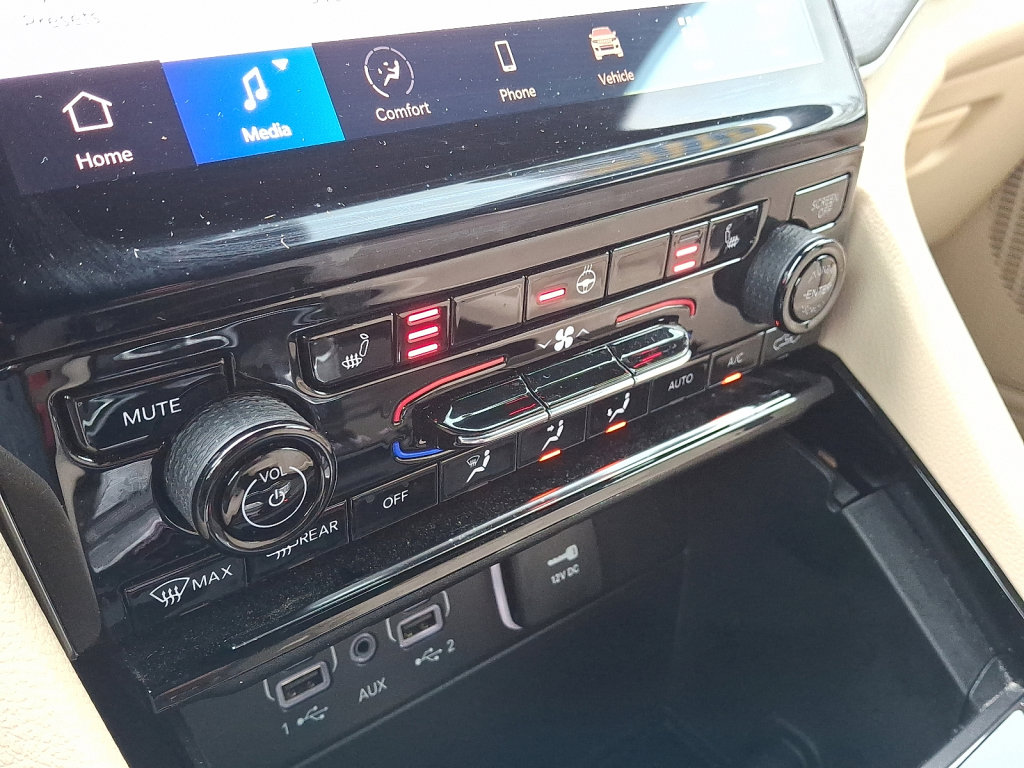 Used 2023 Jeep Grand Cherokee Limited w/ Trailer Tow Prep Group (B) image 29