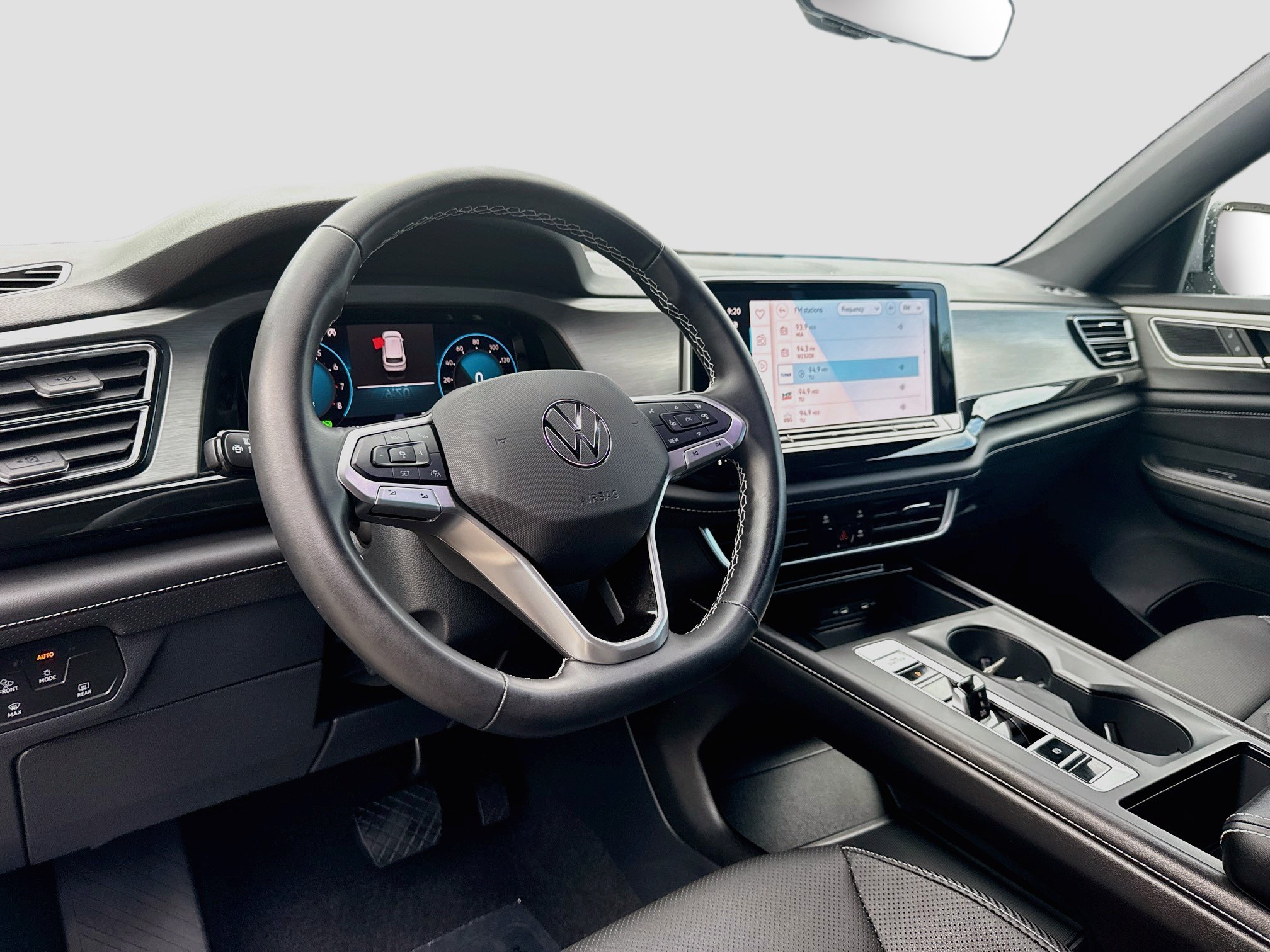 Used 2025 Volkswagen Atlas Cross Sport SE FWD image 9