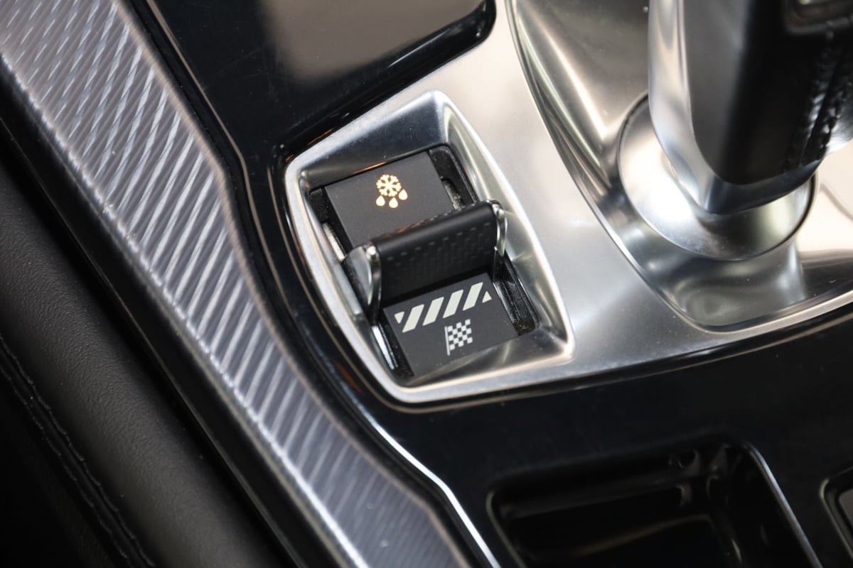 Used 2018 Jaguar F-TYPE R-Dynamic RWD image 44
