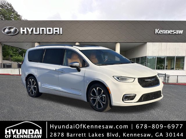Used 2026 Chrysler Pacifica Pinnacle FWD image 1