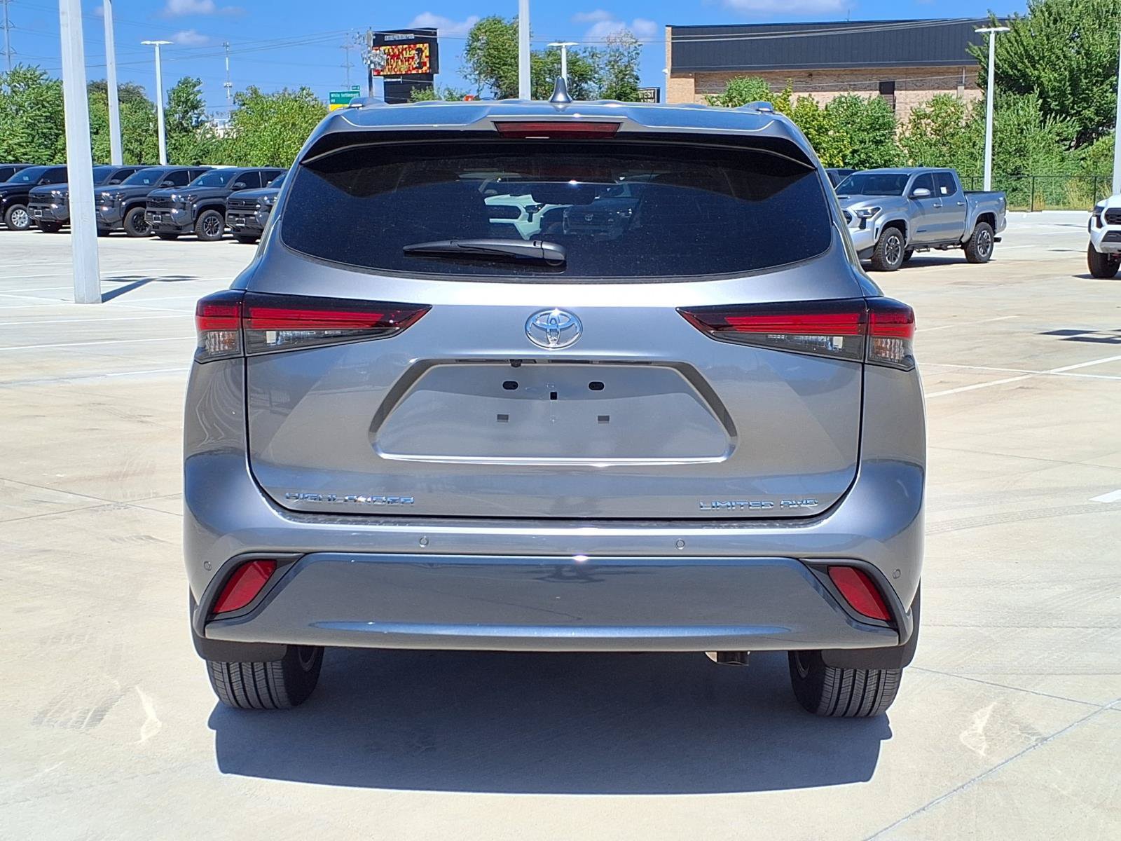 New 2026 Toyota Highlander Limited AWD/4WD image 8