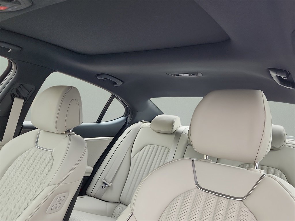 Used 2025 Genesis G70 2.5T w/ Sport Prestige Package image 17