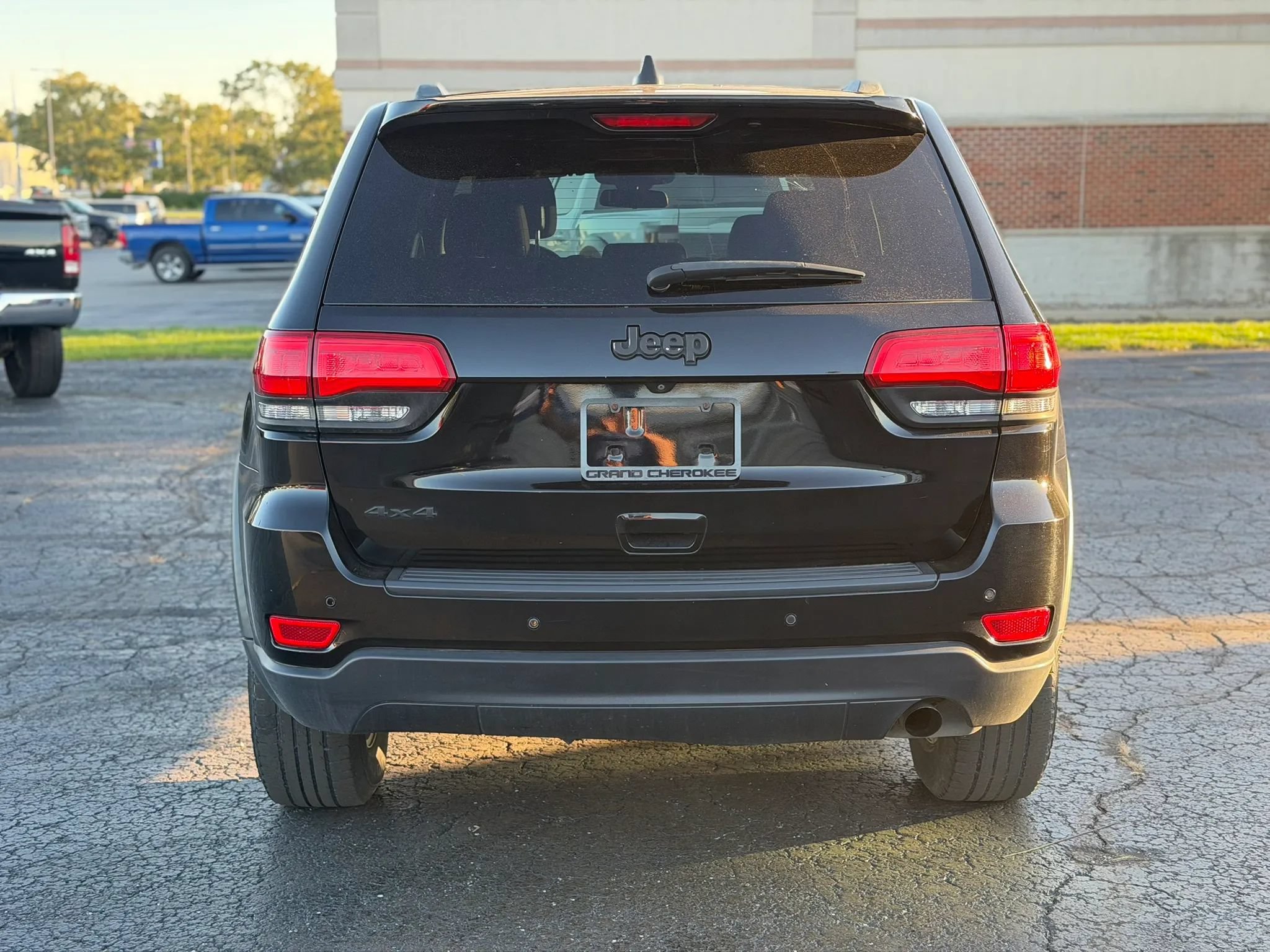 Used 2018 Jeep Grand Cherokee Laredo AWD/4WD image 6
