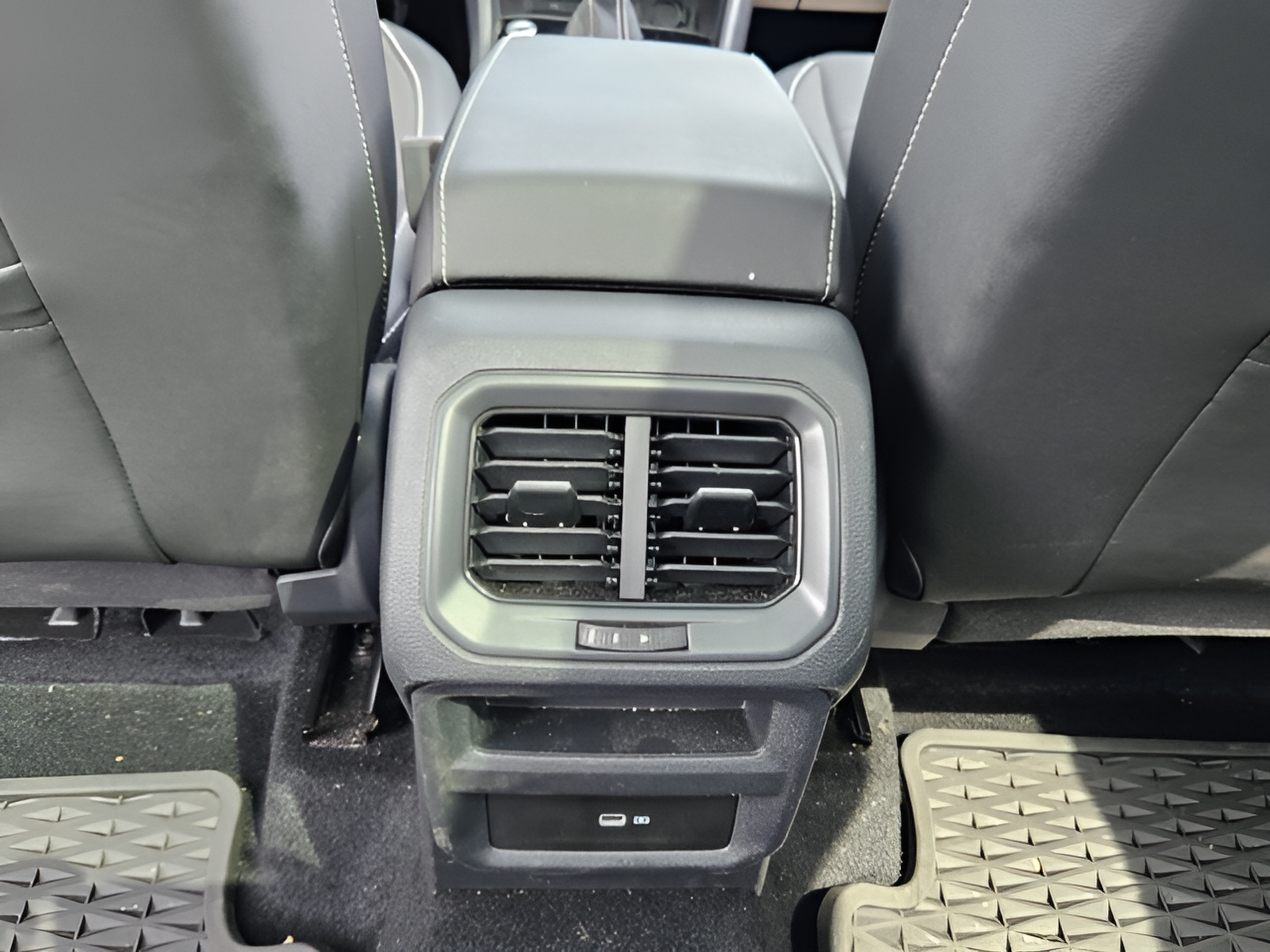 Certified 2023 Volkswagen Taos SE w/ Panoramic Sunroof Package FWD image 10