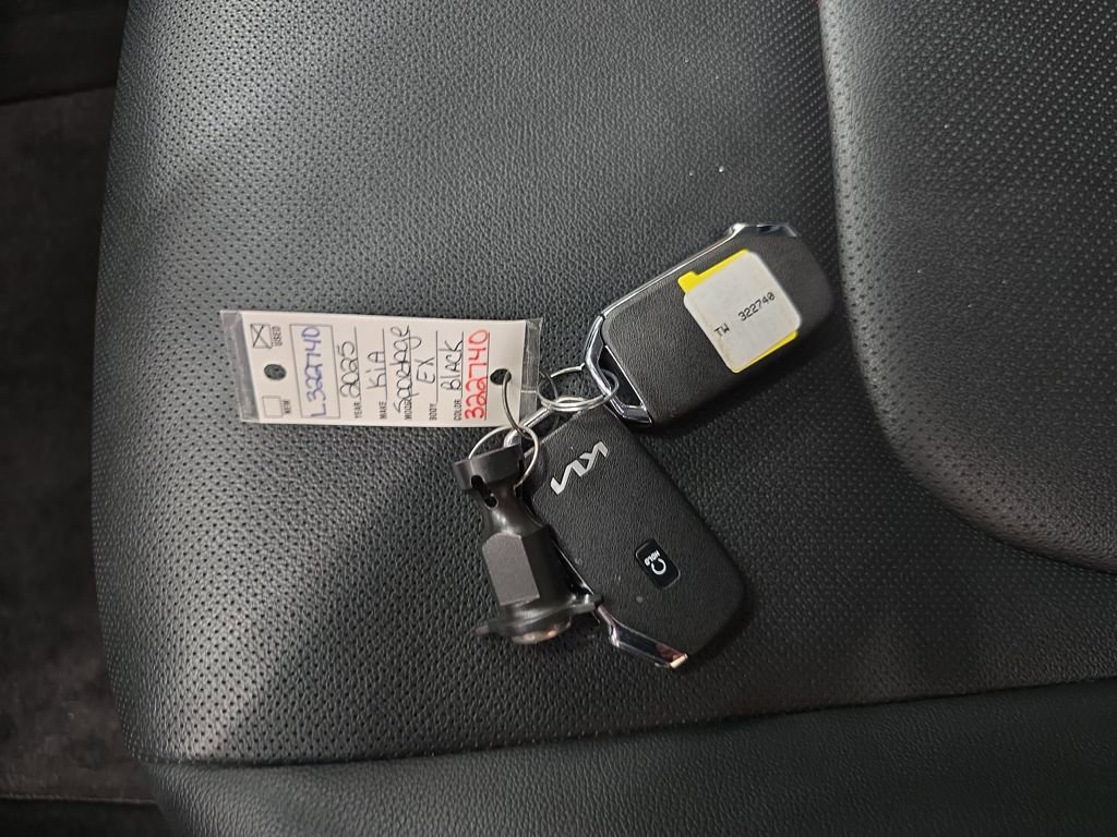 Certified 2025 Kia Sportage EX image 39