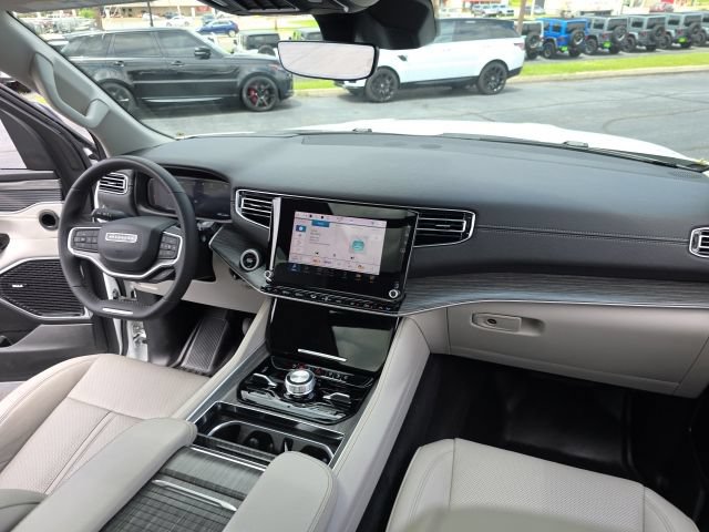 Used 2024 Jeep Wagoneer Series III w/ Premium Group I AWD/4WD image 54