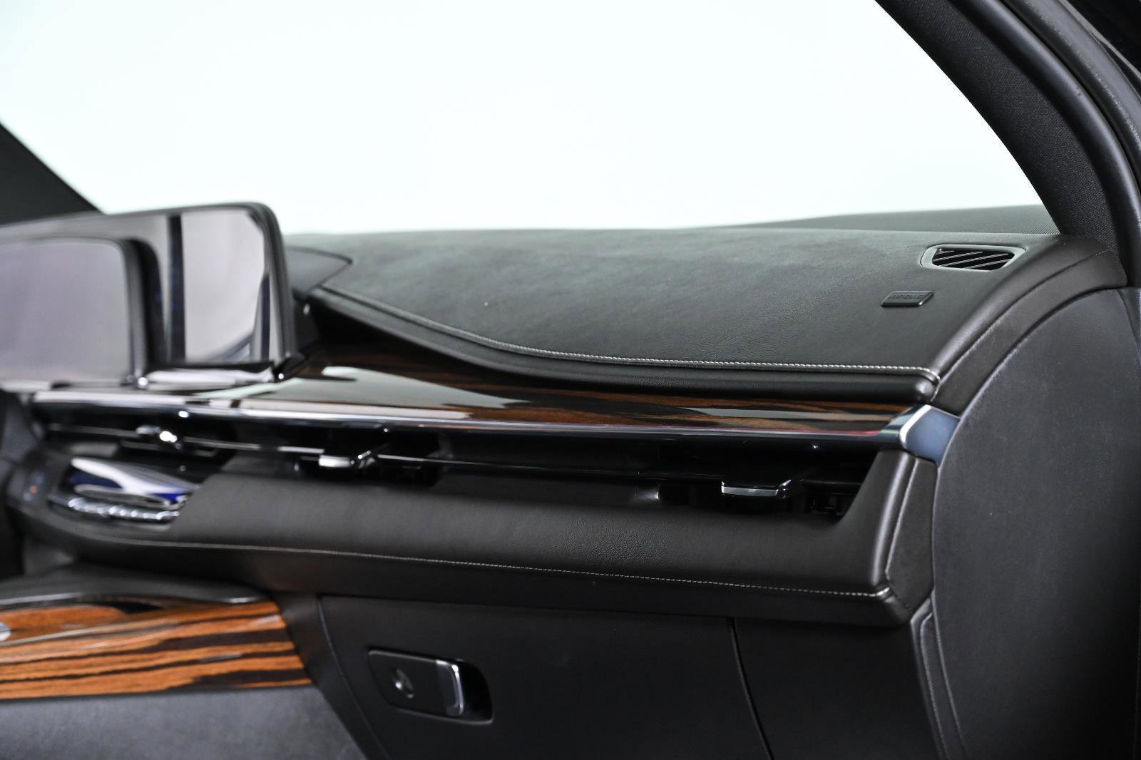 Used 2021 Cadillac Escalade Premium Luxury image 27