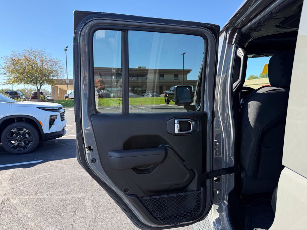 Used 2023 Jeep Wrangler Unlimited w/ Sun & Screen Package AWD/4WD image 9