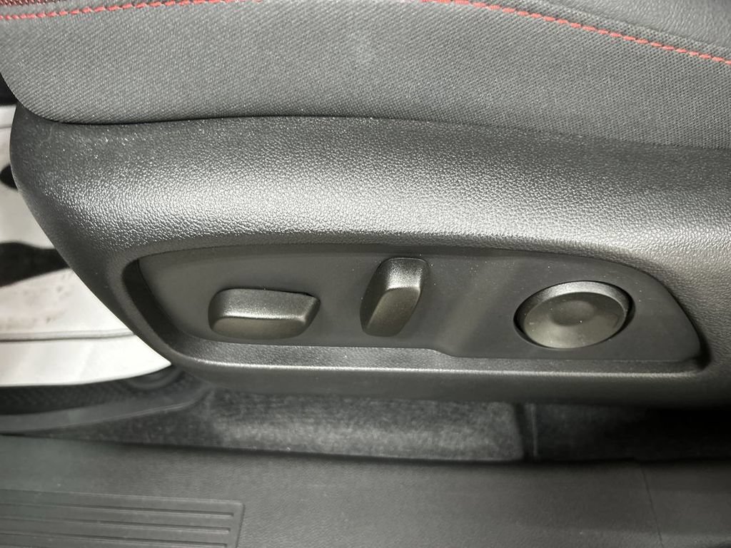 Certified 2026 Chevrolet Equinox RS w/ Convenience Package III AWD/4WD image 10