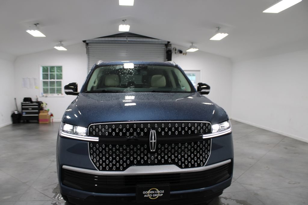 New 2027 Lincoln Navigator L Reserve RWD image 2
