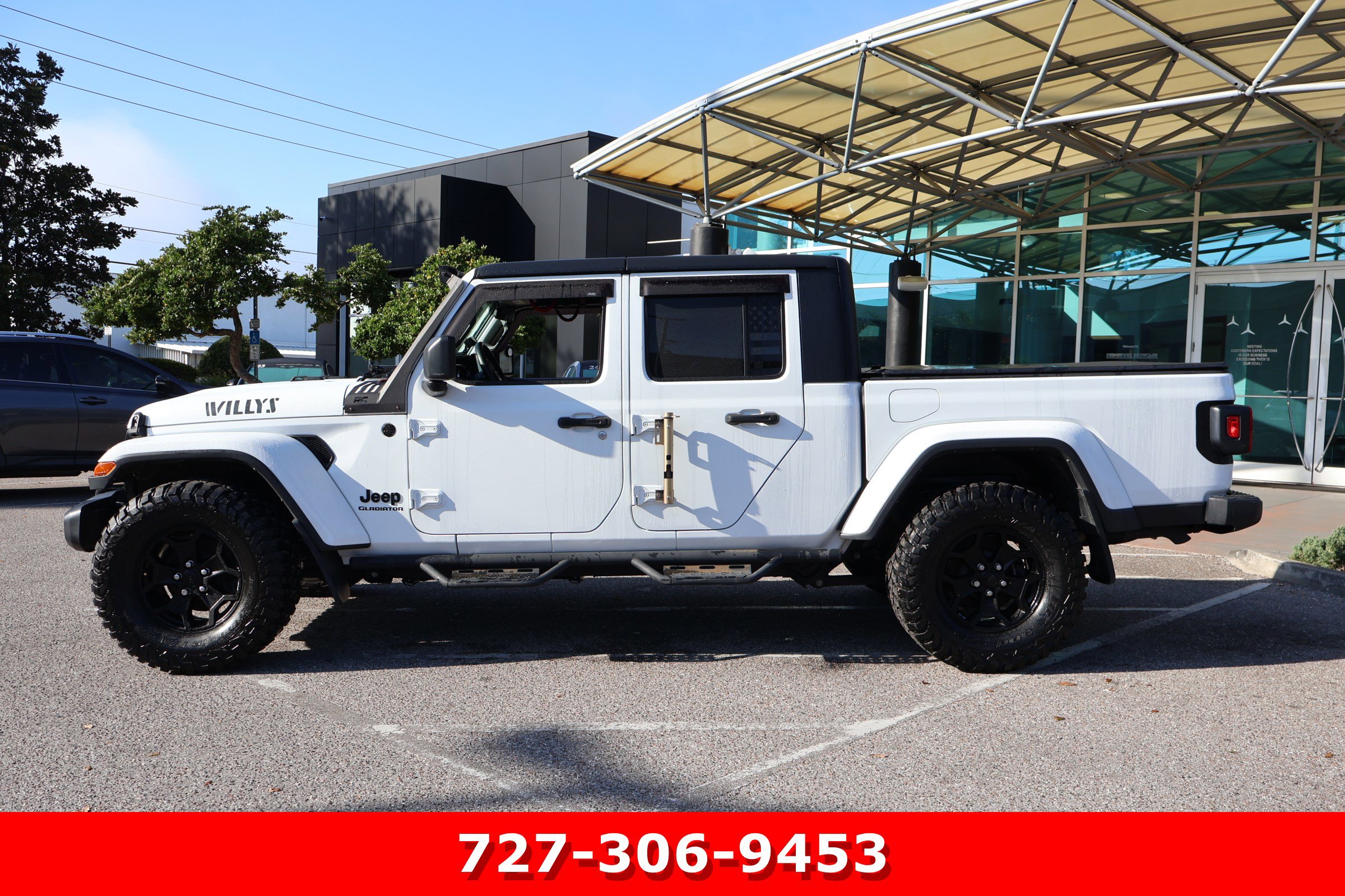 Used 2021 Jeep Gladiator Willys image 5