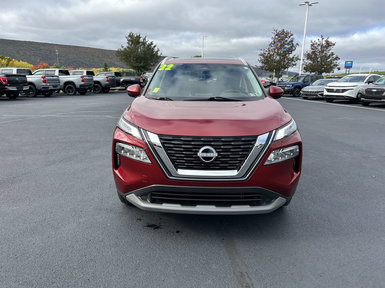 Used 2022 Nissan Rogue SV w/ SV Premium Package AWD/4WD image 2