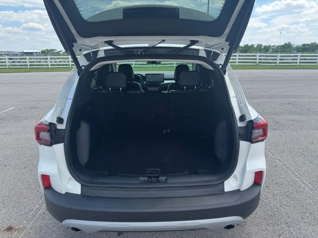 Used 2024 Ford Escape Platinum AWD/4WD image 28