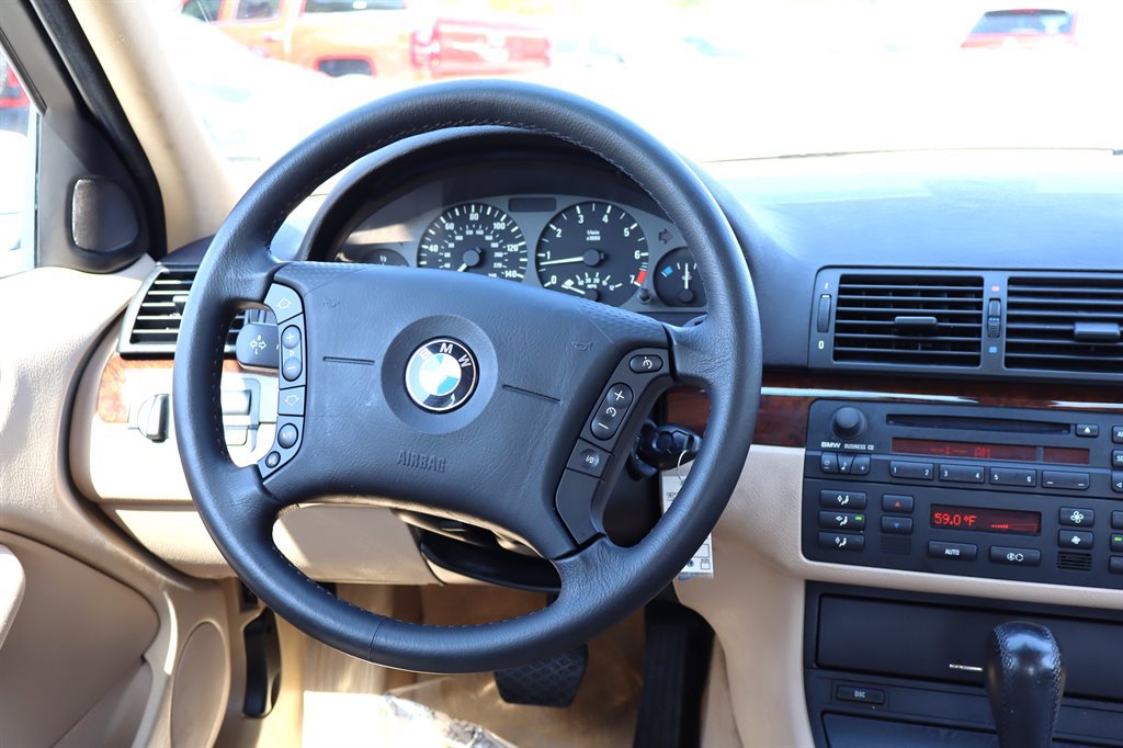 Used 2004 BMW 325i Sedan image 14
