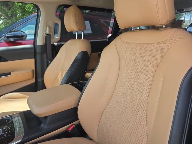 Used 2024 Kia Carnival EX FWD image 15