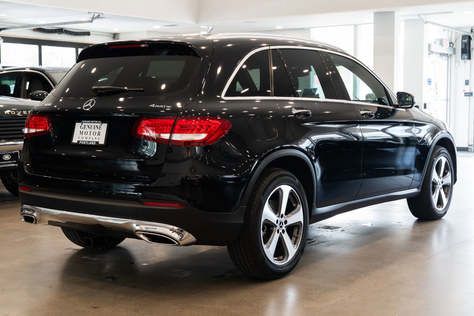 Used 2017 Mercedes-Benz GLC 300 4MATIC image 4