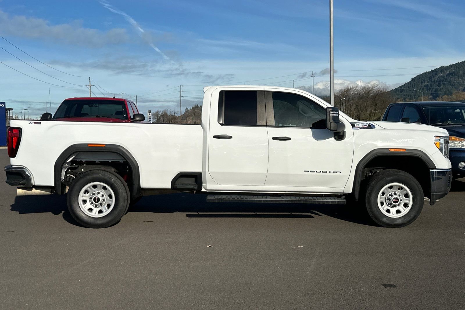 Used 2022 GMC Sierra 3500 Pro w/ Convenience Package image 2
