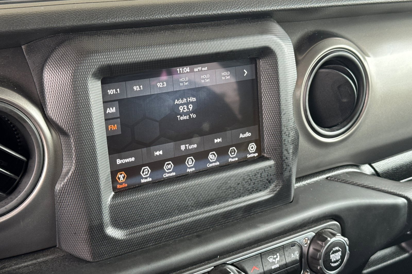 Used 2023 Jeep Gladiator Sport image 16