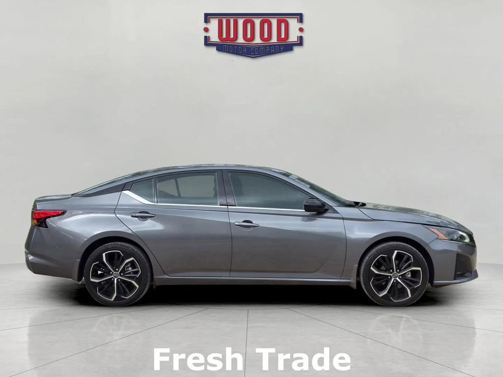 Used 2025 Nissan Altima 2.5 SR w/ SR Premium Package image 6