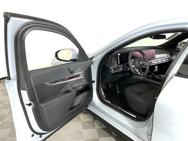 Used 2024 BMW 760i xDrive image 28