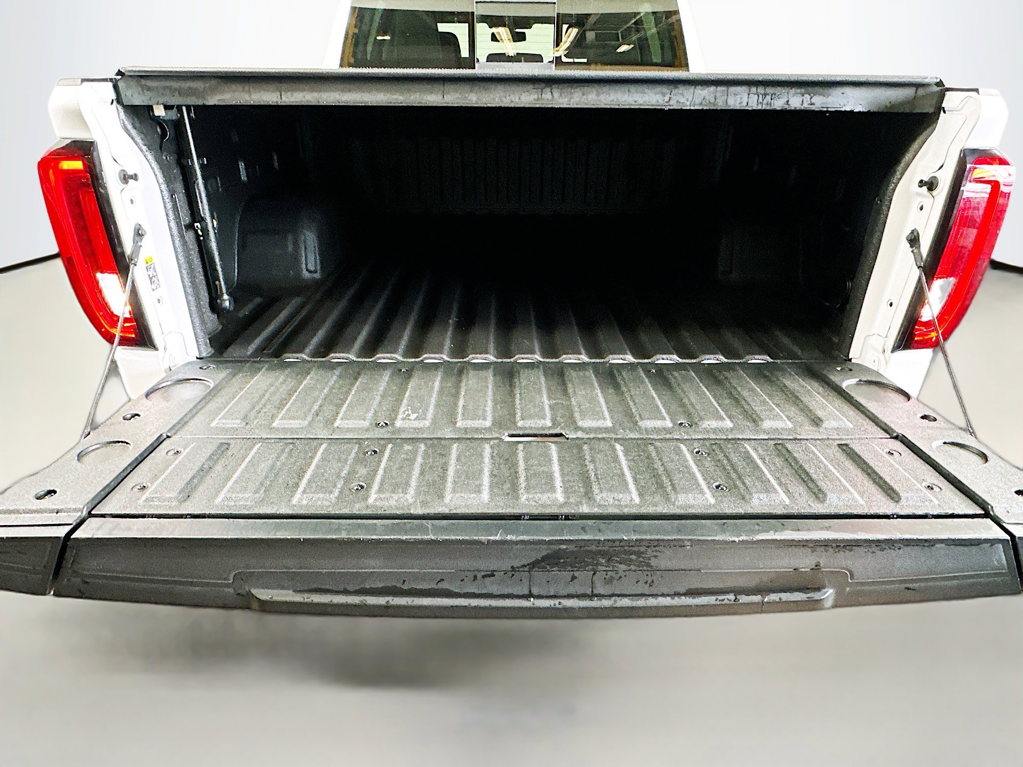 Used 2019 GMC Sierra 1500 SLT w/ SLT Premium Package image 25