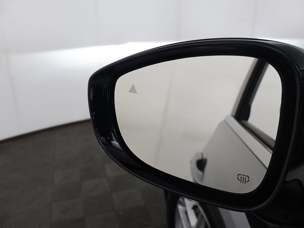 Used 2024 Chrysler Pacifica Touring-L FWD image 36