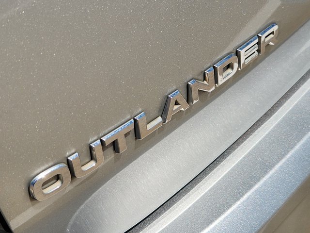 Used 2023 Mitsubishi Outlander SEL FWD image 13