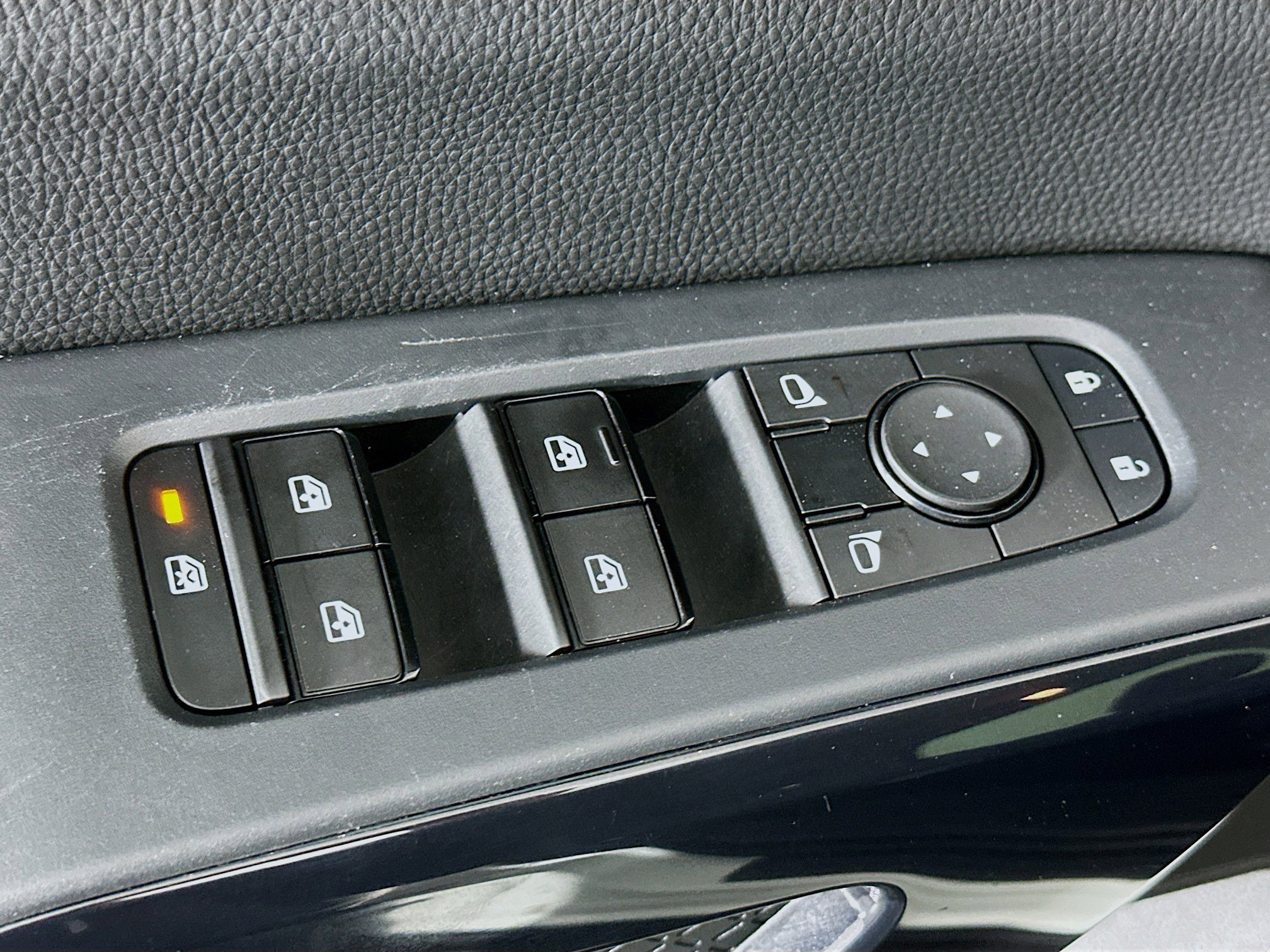 Used 2024 Nissan Pathfinder SV image 15