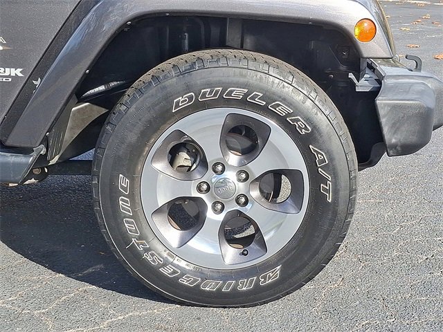 Used 2018 Jeep Wrangler Unlimited Sahara w/ Connectivity Group image 11